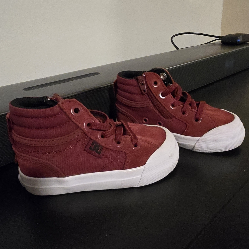 DC red boys hightops